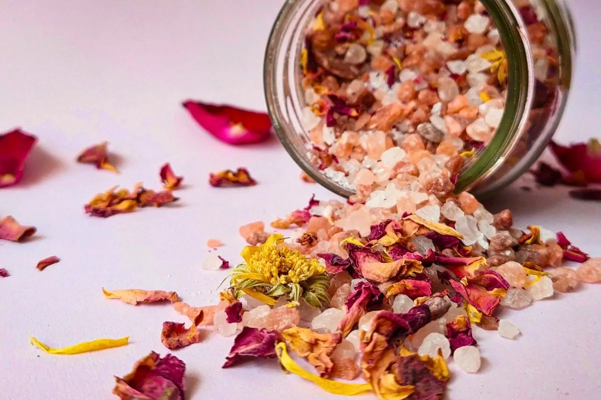 Najskuteczniejsze zioła na trądzik – naturalne metody walki z niedoskonałościami skóry Najskuteczniejsze zioła na trądzik oraz naturalne kuracje ziołowe